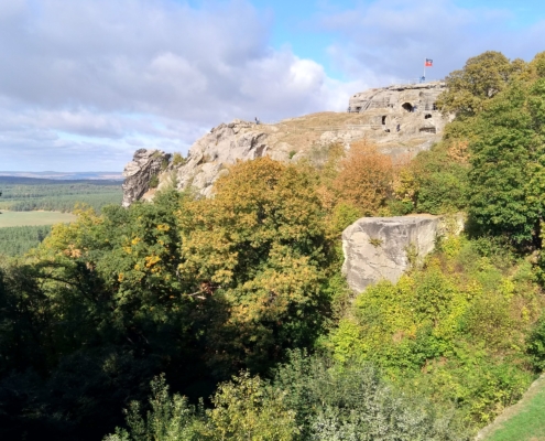 Sandsteinhöhlen und Burg Regenstein